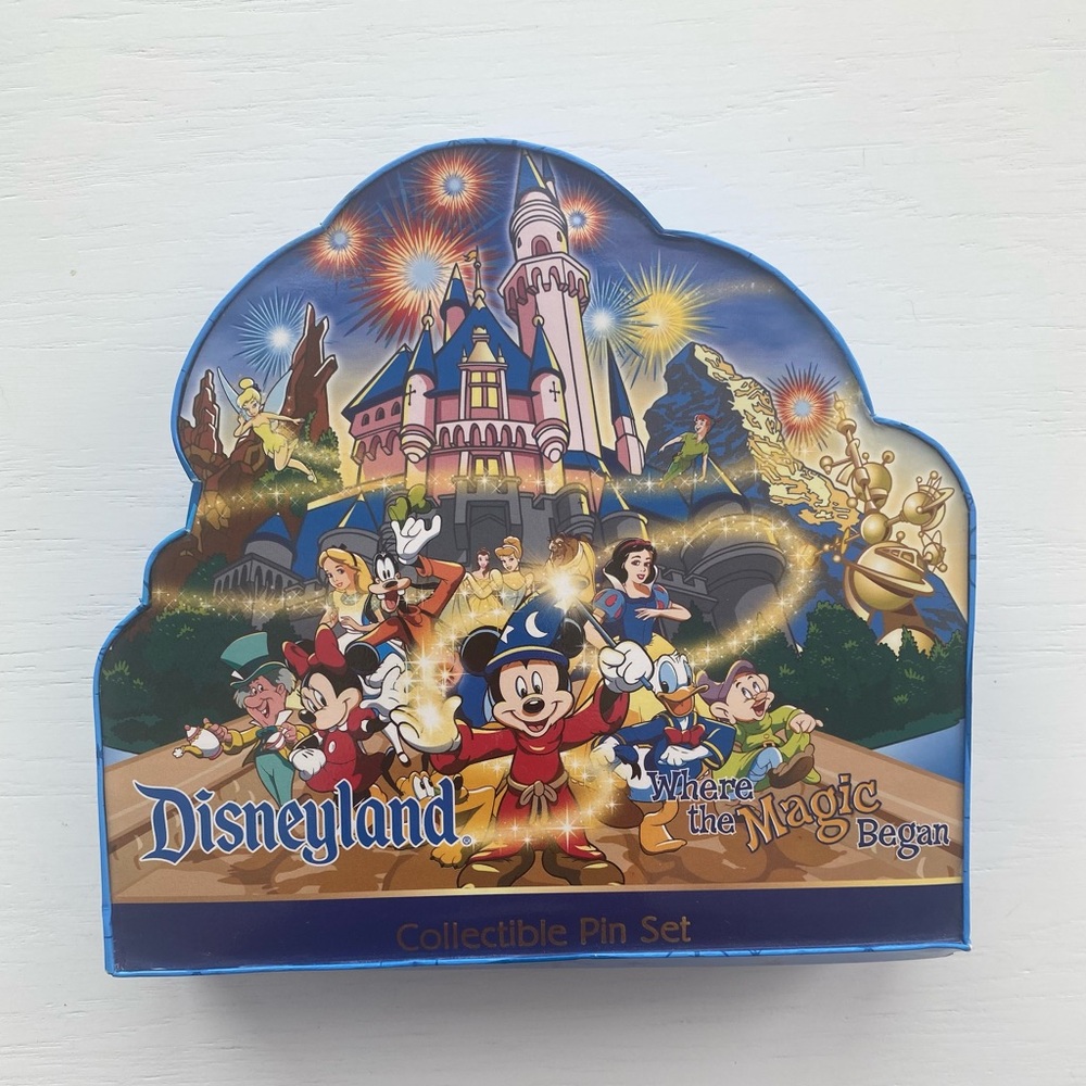 Disneyland Collectible Pin Set - Blue and Gold
